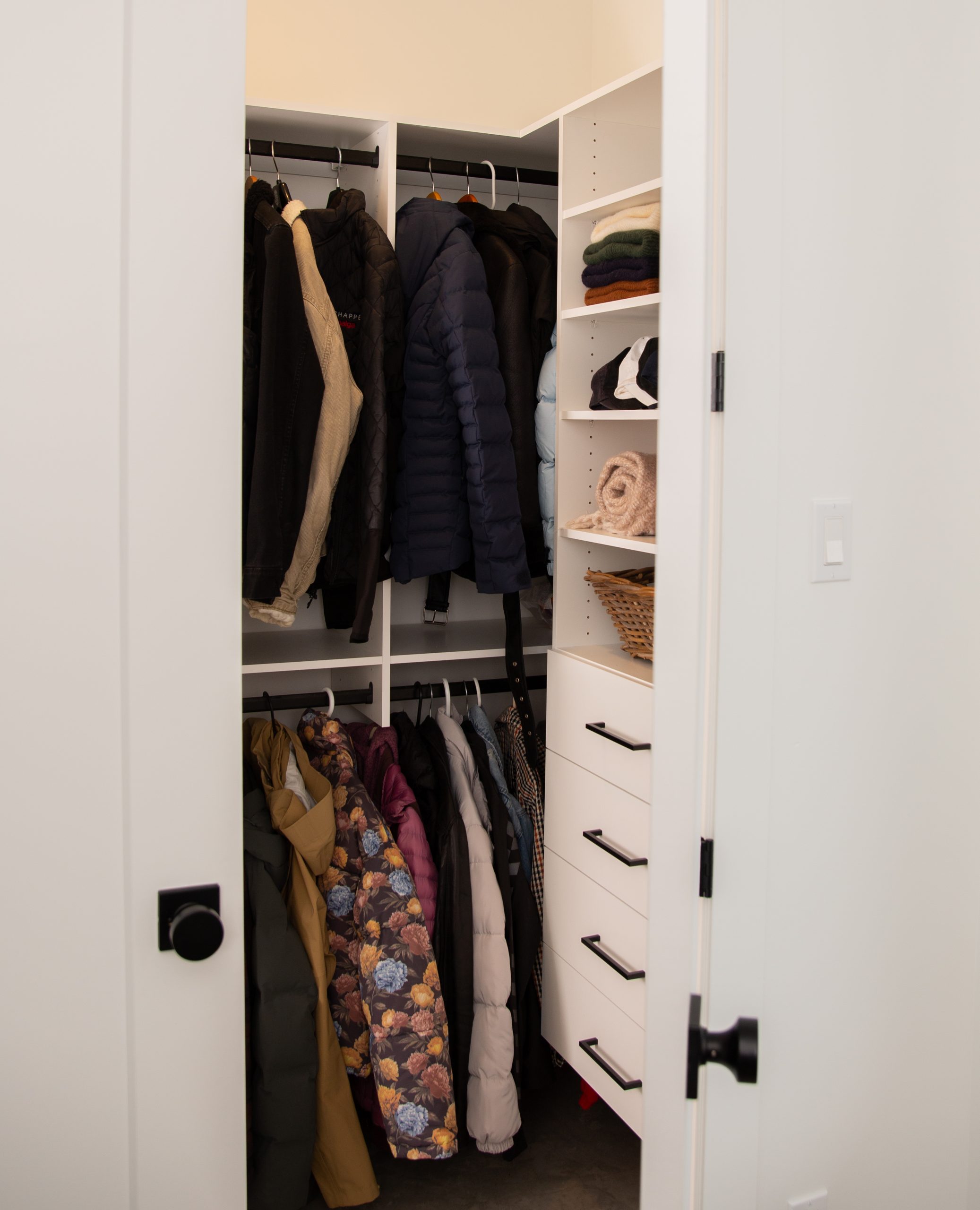 Image https://grgagnon.p3f.dev/6-pieces-de-votre-maison-qui-ont-absolument-besoin-dune-garde-robe/